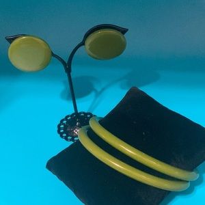 Vintage Olive Green Bakelite Bangle Bracelets and clip on Button Earrings